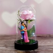Pembe Beyaz Gül Altında Sarılan Aşıklar Temalı Led Işıklı Fanus - 1