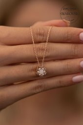 Swarovski Taşlı Kar Tanesi Model Rose Kaplama Gümüş Zirconia Kolye thumbnail 3