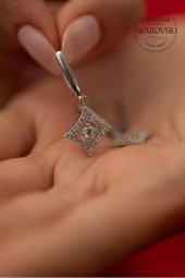 Swarovski Taşlı Kare Model Gümüş Zirconia Küpe thumbnail 3