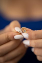 Tek Taş Model Altın Kaplama Gümüş İtalyan Küpe thumbnail 4