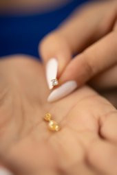 Tek Taş Model Altın Kaplama Gümüş İtalyan Küpe thumbnail 5