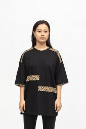 Kilim Desenli Siyah Oversize Tişört thumbnail 2