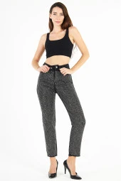 Kadın Siyah Parlak Sıvama Taşlı Mom Jean Kot Pantolon - 4