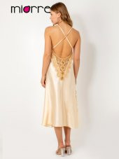 Sırt Dekolteli Güpürlü Yırtmaçlı Saten Gecelik Takım thumbnail 4