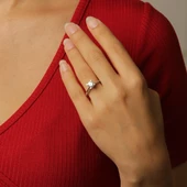 Beyaz Altın Kenarları Taşlı Tektaş Yüzük - 1