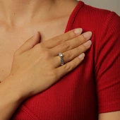 Beyaz Altın Kenarları Taşlı Tektaş Yüzük - 1