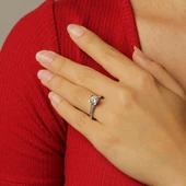 Kenarları Taşlı Beyaz Altın Tektaş Yüzük - 1