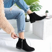 SEDEF KAYMAZ KAUÇUK TABAN YAN FERMUAR DETAY FERMUARLI KADIN SİYAH TOPUKLU BOT - 1