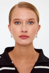 Kare Model Beyaz Taşlı Gümüş Küpe - 5