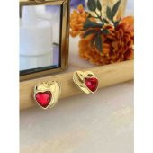 Aksesuar Çarşisi Kırmızı Zirkon Taşlı Kalp Tasarımlı Küpe thumbnail 2