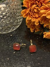 Aksesuar Çarşısı Çelik Kare Kesim Kırmızı Taşlı Küpe thumbnail 3