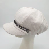 Beyaz Renk Kaşe Kumaş Siperli Bayan Şapka - 1