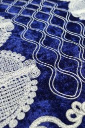 Verna Süzene İşlemeli Kadife Seccade Lacivert thumbnail 11