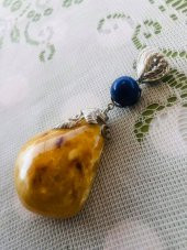 DOĞAL KAYA DAMLA KEHRİBAR LAPİS LAZULİ TAŞLI KOLYE UCU 28,8 Gram - 3