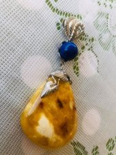 DOĞAL KAYA DAMLA KEHRİBAR LAPİS LAZULİ TAŞLI KOLYE UCU 28,8 Gram - 4