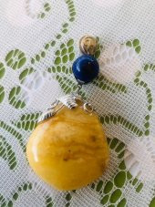 DOĞAL KAYA DAMLA KEHRİBAR LAPİS LAZULİ TAŞLI KOLYE UCU 23,34 Gram - 2
