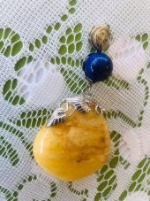DOĞAL KAYA DAMLA KEHRİBAR LAPİS LAZULİ TAŞLI KOLYE UCU 23,34 Gram - 4