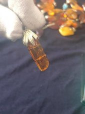 Doğal Kaya Damla Kehribar Kolye Ucu Gümüş Aparatlı 2,70Gram - 2