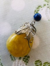 DOĞAL KAYA DAMLA KEHRİBAR LAPİS LAZULİ TAŞLI KOLYE UCU 32,28 Gram - 2