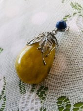 DOĞAL KAYA DAMLA KEHRİBAR LAPİS LAZULİ TAŞLI KOLYE UCU 32,28 Gram - 4