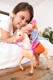 Barbie ve Güzel Atı Oyun Seti, Sarışın Bebekli FXH13 - 7