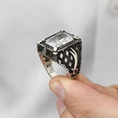 Zülfikar Desenli Beyaz Kare Zirkon Taşlı 925 Gümüş Erkek Yüzük thumbnail 2