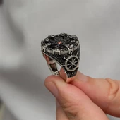 Pusula Desenli Mikro Taşlı 925 Gümüş Erkek Yüzük thumbnail 4