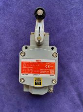 Azbil Yamatake 1LX7001-P Limit Anahtarı thumbnail 1