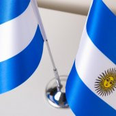 Arjantin 2li Masa Bayrağı Saten Kumaş Dijital Baskı 15x22,5 cm - 4