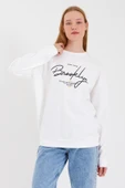 Süperlife Kadın Bisiklet Yaka Regular Fit El Yazılı Brooklyn İnce Sweatshirt SPR23SWK331 - 4