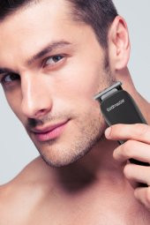 Goldmaster Jön Islak Kuru Hızlı Şarj Özellikli Kablolu Kablosuz Kullanımlı Standlı 10 in 1 Erkek Bakım Seti thumbnail 5