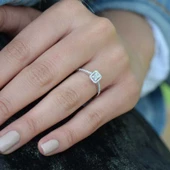 14 Ayar Baget Taşlı Altın Yüzük thumbnail 1