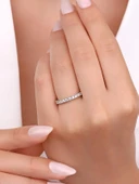 Tek Sıra Tamtur Zirkon Taşlı 14 Ayar Beyaz Altın Yüzük thumbnail 1