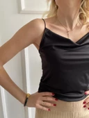 Kadın Siyah Degaje Yaka Crop thumbnail 4