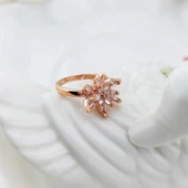 Vaoov 925 Ayar Gümüş Beyaz Taşlı Lotus Yüzük thumbnail 5