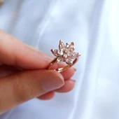 Vaoov 925 Ayar Gümüş Beyaz Taşlı Lotus Yüzük thumbnail 4