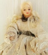 AVRUPA ELBİSELİ PLASTİK BEBEK OYUNCAK BEBEK - 1