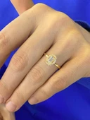 8 Ayar Altın Minik Baget Taşlı Yüzük thumbnail 2