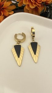 Aksesuar Çarşısı Üçgen Figurlu Siyah Mineli Küpe thumbnail 1