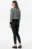 Düğmeli Geometrik Desenli Triko Hırka - Siyah thumbnail 4