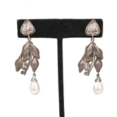 925 Ayar Gümüş Yapraklı Damla İncili Küpe thumbnail 4