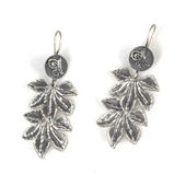 925 Ayar Gümüş Sallantılı El Kalemli Asma Yapraklı Küpe thumbnail 2