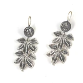 925 Ayar Gümüş Sallantılı El Kalemli Asma Yapraklı Küpe thumbnail 1