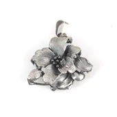 925 Ayar Gümüş Oksitli Çiçek Kolye Ucu thumbnail 2