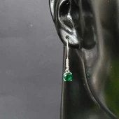 925 Ayar Gümüş Yuvarlak Küçük Boy Sentetik Zümrüt Taşlı Küpe thumbnail 1