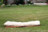 Krem Suya Dayanıklı Minderli ve  Ayak Uzatma Tabureli Katlanır Ahşap Şezlong - 4
