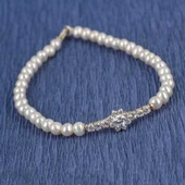 925 Ayar Gümüş Çiçekli İncili Kollu Bileklik thumbnail 1