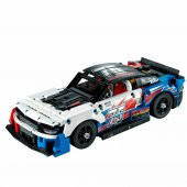 42153 Lego Technic - NASCAR Yeni Nesil Chevrolet Camaro 672 parça +9 yaş - 2