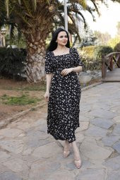 Kare Yaka Viskon Kumaş Gipeli Çiçek Desen Yazlık Elbise (STANDART BEDEN S/M/L/XL BEDEDEN UYUMLU) - 1