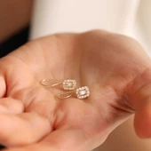 Sallantılı Altın Çocuk Küpe Baget Form thumbnail 2